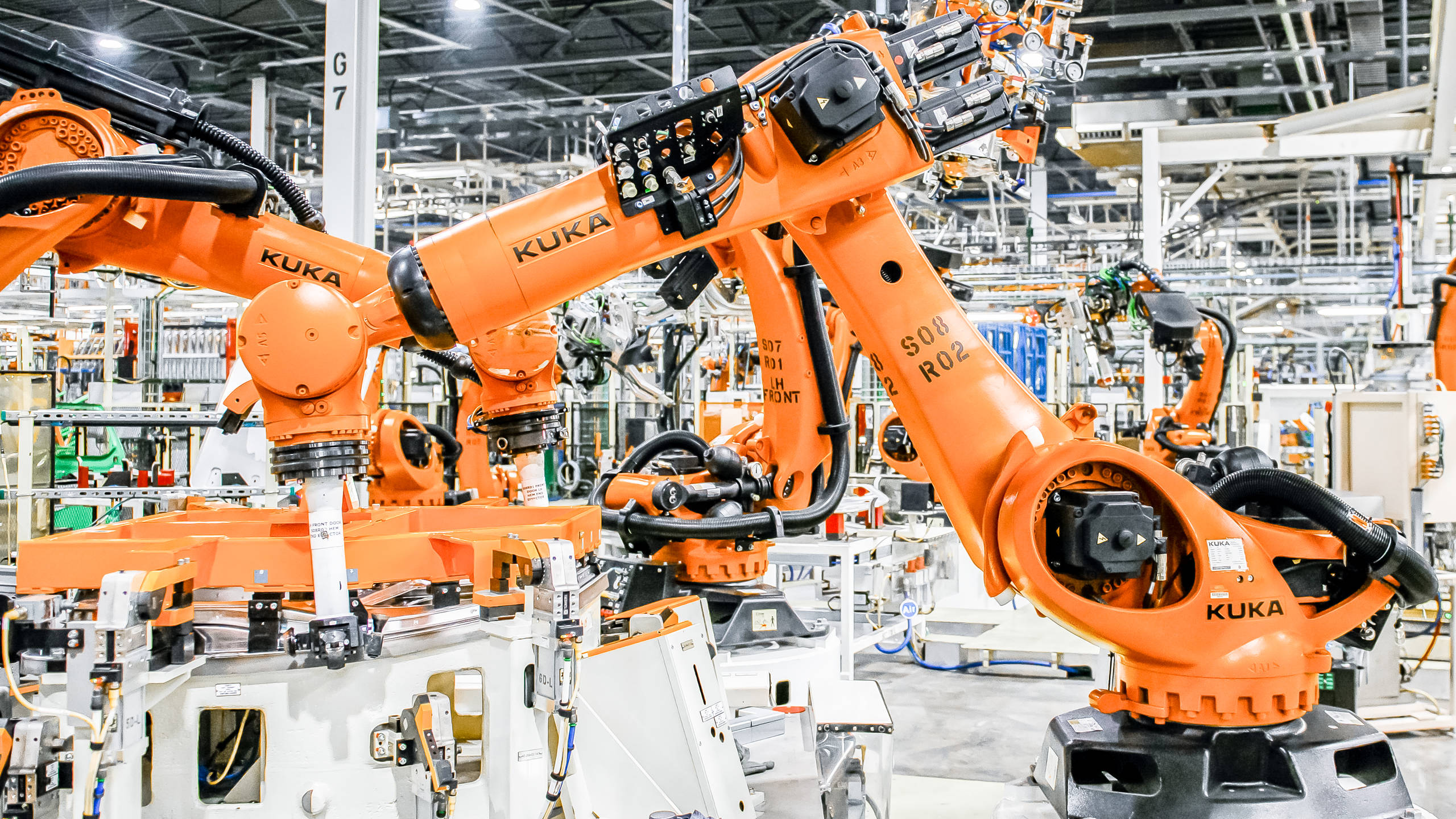 KUKA and ADMARES revolutionize construction of buildings: cooperation in the introduction of ADMARES Smart Factory